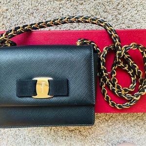 Salvatore Ferragamo crossbody bag in amazing condition